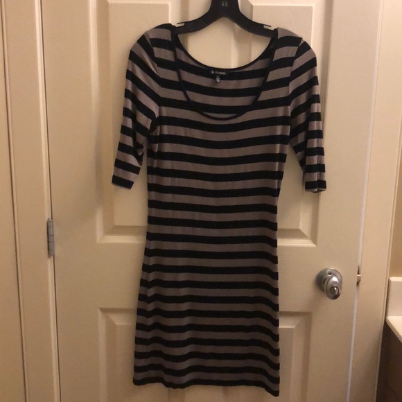 Le Chateau striped dress - Picture 2 of 2